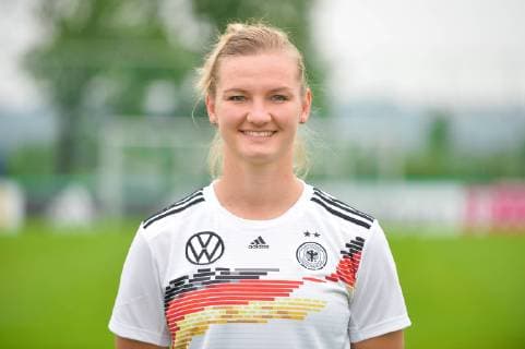Alexandra Popp Grassau, Deutschland, 27.05.2019, 27.05.2019, Grassau, Fussball, Fototermin DFB-Frauen, DFB DFL REGULATIONS PROHIBIT ANY USE OF PHOTOGRAPHS AS IMAGE SEQUENCES AND OR QUASI-VIDEO. *** Alexandra Popp Grassau, Germany, 27 05 2019, 27 05 2019, Grassau, Football, DFB Women, DFB DFL REGULATIONS PROHIBIT ANY USE OF PHOTOGRAPHS AS IMAGE SEQUENCES AND OR QUASI VIDEO xklx