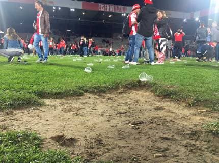 Soccer, Men, Season 2018 2019, Relegation 1 2 Bundesliga return match, 1 FC Union Berlin VfB Stuttgart 0 0 , Fans of Union storm the pitch, storming the pitch and also took the grass home with them, Cheers about the promotion to the 1 Bundesliga, 27 05 2019, Copyright: xMatthiasxKochx