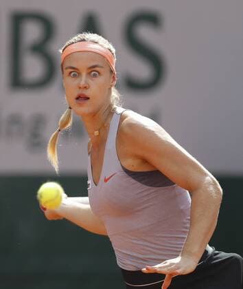 Sport Themen der Woche KW22 Sport Bilder des Tages (190529) -- PARIS, May 29, 2019 (Xinhua) -- Anna Karolina Schmiedlova of Slovakia hits a return during the women s singles first round match with Naomi Osaka of Japan at French Open tennis tournament 2019 at Roland Garros, in Paris, France on May 28, 2019. (Xinhua Han Yan) (SP)FRANCE-PARIS-TENNIS-ROLAND GARROS-DAY 3 