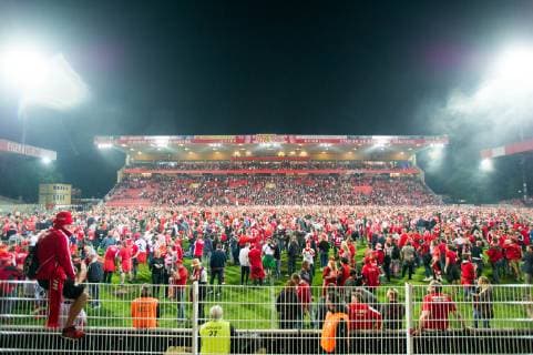 After the Soielende, the Berlin fans stormed, stormed, cheered, cheered, cheered, cheered, cheered, cheered, cheered, cheered, fans, fans, spectators, supporters, supporters, soccer 1 Bundesliga, relegation, Union Berlin Union VfB Stuttgart S 0 0 on 27 05 2019 in Berlin Germany DFL regulations prohibit any use of photographs as image sequences and or quasi video Â