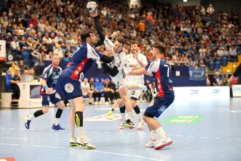 Miha Zarabec THW Kiel 24 against Isaias Guardiola TBV Lemgo Lippe 7 left and Dani Baijens TBV Lemgo Lippe 77 right , TBV Lemgo Lippe vs. THW Kiel, Handball, 1 Bundesliga, 29 05 2019, TBV Lemgo Lippe vs. THW Kiel, Handball, 1 Bundesliga, 29 05 2019 Lemgo Copyright: xEibner-Pressefotox xJanxStrohdiex EP_JSK