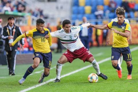 29.05.2019 GDYNIA UL. OLIMPIJSKA (POLAND) PILKA NOZNA (FOOTBALL) MISTRZOSTWA SWIATA W PILCE NOZNEJ DO LAT 20 (FIFA UNDER 20 WORLD CUP) MECZ (GAME) EKWADOR U20 - MEKSYK U20 (ECUADOR U20 - MEXICO U20) NZ (L), DIEGO LAINEZ, GILBERTO SEPULVEDA LOPEZ, (P), ALEXANDER ALVARADO FOTO TADEUSZ SKWIOT CYFRASPORT NEWSPIX.PL --- Newspix.pl  20190529TSCS6507