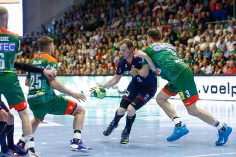 29 05 2019, xtgx, Handball DKB Bundesliga, SC Magdeburg SG Bietigheim emspor, v l Jonas Link Bietigheim , Piotr Chrapkowski Magdeburg, 3 Duel, Duel, Battle, tackle GETEC Arena