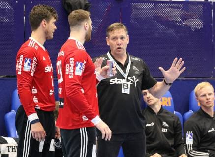 Alfred Gislason Trainer THW Kiel talks to Niklas Landin Jacobsen THW Kiel 1 left and Andreas Wolff THW Kiel 33 , TBV Lemgo Lippe vs THW Kiel, Handball, 1 Bundesliga, 29 05 2019, TBV Lemgo Lippe vs THW Kiel, Handball, 1 Bundesliga, 29 05 2019 Lemgo Copyright: xEibner-Pressefotox xJanxStrohdiex EP_JSK