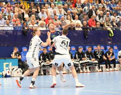 Dani Baijens TBV Lemgo Lippe 77 against Lukas Nilsson THW Kiel 65 left and Hendrik Pekeler THW Kiel 61 right , TBV Lemgo Lippe vs. THW Kiel, Handball, 1 Bundesliga, 29 05 2019, TBV Lemgo Lippe vs. THW Kiel, Handball, 1 Bundesliga, 29 05 2019 Lemgo Copyright: xEibner-Pressefotox xJanxStrohdiex EP_JSK