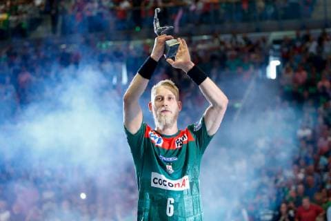 29 05 2019, xtgx, Handball DKB Bundesliga, SC Magdeburg SG Bietigheim emspor, v l Matthias Musche Magdeburg, 6 is honoured as top scorer GETEC Arena