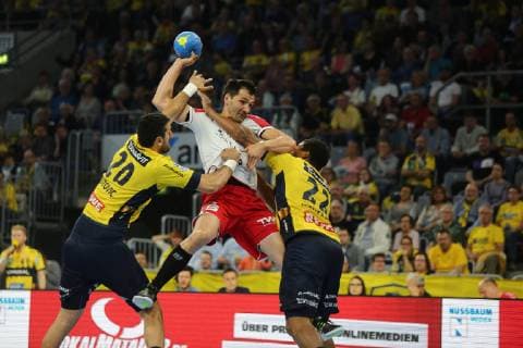 David Spiler Ludwigshafen throwing against Ilija Abutovic Loewen and Mads Mensah Larsen Loewen playing Rhein Neckar Loewen vs Die Eulen Ludwigshafen in the 1 Handball Bundesliga on 29 02 2019, Rhein Neckar Loewen vs Die Eulen Ludwigshafen, Handball, 1 Handball Bundesliga, 29 02 2019 Mannheim Copyright: xMichaelxBermel Eibner-Pressefotox EP_mbl