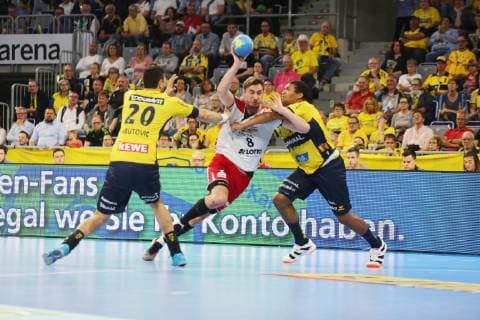 Gunnar Dietrich Ludwigshafen in a duel with Ilija Abutovic Loewen and Mads Mensah Larsen Loewen at the game Rhein Neckar Loewen vs Die Eulen Ludwigshafen in the 1 Handball Bundesliga on 29 02 2019, Rhein Neckar Loewen vs Die Eulen Ludwigshafen, Handball, 1 Handball Bundesliga, 29 02 2019 Mannheim Copyright: xMichaelxBermel Eibner-Pressefotox EP_mbl