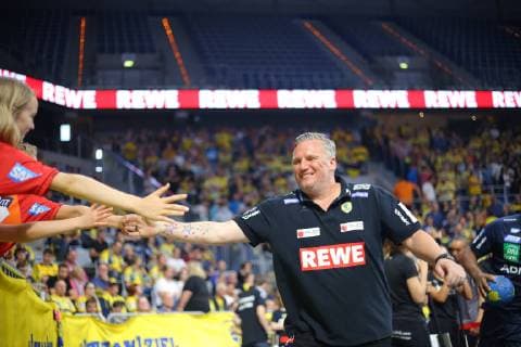 Nikolaj Jacobsen coach Loewen claps his hands with the fans at the game Rhein Neckar Loewen vs Die Eulen Ludwigshafen in the 1 Handball Bundesliga on 29 02 2019, Rhein Neckar Loewen vs Die Eulen Ludwigshafen, Handball, 1 Handball Bundesliga, 29 02 2019 Mannheim Copyright: xMichaelxBermel Eibner-Pressefotox EP_mbl