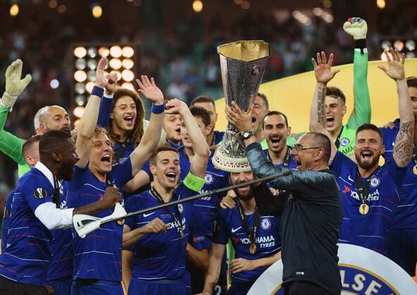 Sport Themen der Woche KW22 Sport Bilder des Tages (190530) -- BAKU, May 30, 2019 -- Chelsea s manager Maurizio Sarri (R, front) and players of Chelsea celebrate with the trophy after the UEFA Europa League final match between Chelsea and Arsenal in Baku, Azerbaijan, May 29, 2019. Chelsea won 4-1. ) (SP)AZERBAIJAN-BAKU-FOOTBALL-UEFA-EUROPA LEAGUE-FINAL TofikxBabayev 