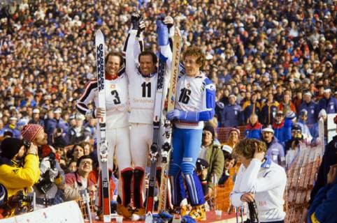 Ski Alpin Olympische Spiele 1984: S. MAHRE, P. MAHRE (USA), BOUVET (FRA), NILSSON (SWE) Olympische Winterspiele Sarajevo 08-19.02.1984 Slalom Herren 19.02.1984 Steve MAHRE Phil MAHRE (USA), Didier BOUVET (Frankreich), Jonas NILSSON (Schweden rechts). Sarajevo Jugoslawien *** Ski Alpine Olympic Games 1984 S MAHRE, P MAHRE USA , BOUVET FRA , NILSSON SWE Olympic Winter Games Sarajevo 08 19 02 1984 Slalom Men 19 02 1984 Steve MAHRE Phil MAHRE USA , Didier BOUVET France , Jonas NILSSON Sweden right Sarajevo Yugoslavia 