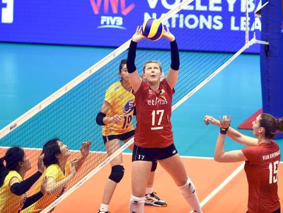 (190530) -- MACAO, May 30, 2019 -- Belgium s Ilka Van De Vyver (2nd R) competes during the match against Thailand at FIVB Women s Volleyball Nations League Macao 2019 in Macao, China, May 30, 2019. Belgium won the match 3-0. ) (SP)CHINA-MACAO-VOLLEYBALL-NATIONS LEAGUE-BEL VS THA (CN) LoxPingxFai 