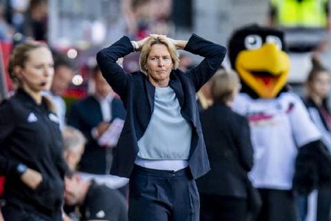 Soccer DFB, womens soccer national team, test match Germany against Chile on 30 05 2019 in Regensburg Bavaria trainer Martina Voss Tecklenburg hits her hands behind her head Copyright: xKirchner DavidxInderliedx