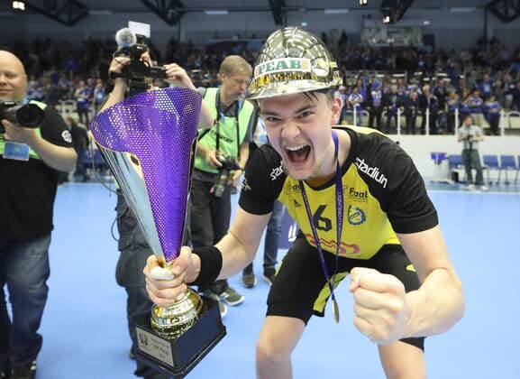 ALINGSAS 20190530 Sävehofs Oskar Sunnefeldt rejoices after the victory in Thursdays handball match in the handball league final 5 in the best of 5 between Alingsas HK and IK Sävehof in Estrad Alingsas arena Photo Adam Ihse TT code 9200 ALINGSAS SWEDEN x9200x,  Copyright: xAdamxIhse TTx TOPP HANDBOLLSLIGAN ALINGSAS-SÄVEHOF