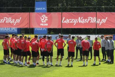 Sport Bilder des Tages WARSZAWA 31.05.2019 TRENING REPREZENTACJI POLSKI --- POLISH FOOTBALL national team, Nationalteam TRAINING SESSION IN WARSAW ODPRAWA PRZED TRENINGIEM FOT. MACIEJ BIALY FOTOPYK NEWSPIX.PL --- Newspix.pl  190531BIA012