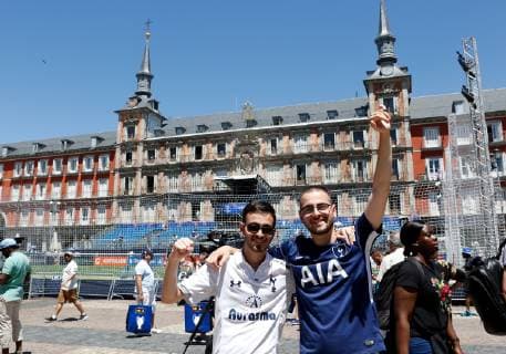 SOCCER - CL, Tottenham vs Liverpool MADRID,SPAIN,31.MAY.19 - SOCCER - UEFA Champions League, final, Tottenham Hotspur vs Liverpool FC, preview. Image shows Tottenham fans at the main square Plaza Mayor. GEPAxpictures xDavidxRodriguez