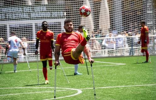 Sport Themen der Woche KW22 Sport Bilder des Tages An attendant performs with the ball as he takes part in an exhibition game with amputee players held at the at the Plaza Mayor on the occasion of the UEFA Champions League final, in Madrid, Spain, 31 May 2019. Liverpool and Tottenham will play the UEFA Champions League final at Wanda Metropolitano on the upcoming 01 June. Champions Festival in Madrid !ACHTUNG: NUR REDAKTIONELLE NUTZUNG!  Copyright: xLucaxPiergiovannix GRAF1368 20190531-636949192197906353