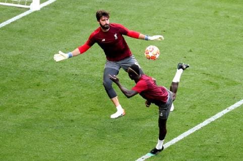 Liverpool s goalkeeper Alisson Becker (L) and winger Sadio Mane (R) attend a team s training session at the Wanda Metropolitano stadium in Madrid, Spain, 31 May 2019. Liverpool FC will face Tottenham Hotspur in the 2019 UEFA Champions League final at the Wanda Metropolitano stadium in Madrid, Spain, on 01 June 2019. UCL Final 2019 - Liverpool FC training !ACHTUNG: NUR REDAKTIONELLE NUTZUNG!  Copyright: xJuanjoxMartinx GRAF1469 20190531-636949243009479318