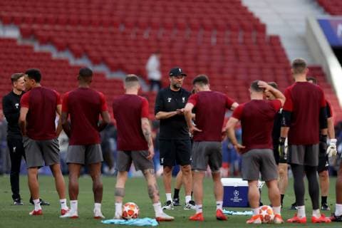 31st May 2019; Wanda Metropolitano stadium, Madrid, Spain; UEFA Champions league final training for Liverpool FC; Liverpool Manager Jurgen Klopp speaks with his team as the training session ends  ActionPlus12139806 ShaunxBrooks