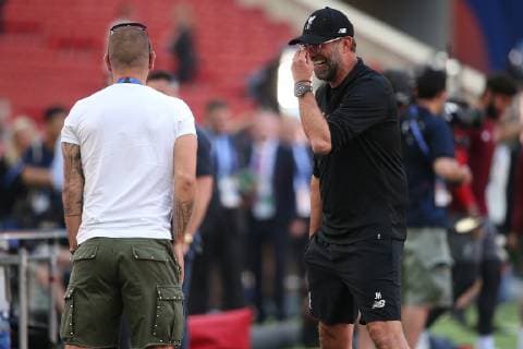 Liverpool Training Liverpool Manager Jurgen Klopp greets Ex Dortmund player Petric Mladen during the Liverpool Training session at the Wanda Metropolitano Stadium, Madrid Content Not Available For UK Newspapers Copyright: xPaulxChestertonx FIL-13308-0008