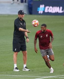 Liverpool Training Liverpool Manager Jurgen Klopp and Georginio Wijnaldum of Liverpool during the Liverpool Training session at the Wanda Metropolitano Stadium, Madrid Content Not Available For UK Newspapers Copyright: xPaulxChestertonx FIL-13308-0033