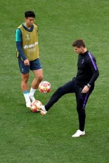 Tottenham s head coach Mauricio Pochettino (R) and forward Son Heung-min (L) attend a team s training session at the Wanda Metropolitano stadium in Madrid, Spain, 31 May 2019. Tottenham Hotspur will face Liverpool FC in the 2019 UEFA Champions League final at the Wanda Metropolitano stadium in Madrid, Spain, on 01 June 2019. UCL Final 2019 - Tottenham Hotspur training !ACHTUNG: NUR REDAKTIONELLE NUTZUNG!  Copyright: xJuanjoxMartinx GRAF1565 20190531-636949306182568875