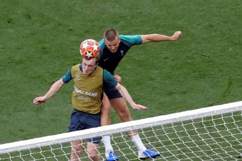Tottenham midfielder Eric Dier (R) attends a team s training session at the Wanda Metropolitano stadium in Madrid, Spain, 31 May 2019. Tottenham Hotspur will face Liverpool FC in the 2019 UEFA Champions League final at the Wanda Metropolitano stadium in Madrid, Spain, on 01 June 2019. UCL Final 2019 - Tottenham Hotspur training !ACHTUNG: NUR REDAKTIONELLE NUTZUNG!  Copyright: xJuanjoxMartinx GRAF1586 20190531-636949308758159007