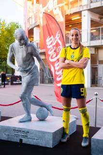 190531 Kosovare Asllani of Sweden poses for a portrait next to a statue of herself after the women?s international friendly football match between Sweden and South Korea on May 31, 2019 in Göteborg,  Copyright: SIMONxHASTEGARD BB190531SH087