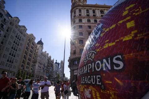 01 06 2019, xkvx, Soccer UEFA Champions League Final, Tottenham Hotspur FC Liverpool emspor, v l Matchball Soccer Final Ball at Plaza del Callao in Madrid DFL DFB REGULATIONS PROHIBIT ANY USE OF PHOTOGRAPHS as IMAGE SEQUENCES and or QUASI VIDEO Madrid