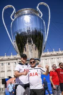 01 06 2019, xkvx, Football UEFA Champions League Final, Tottenham Hotspur FC Liverpool emspor, v l UEFA Champions League Trophy Trophy at the Royal Palace in Madrid Tottenham Hotspur Fans DFL DFB REGULATIONS PROHIBIT ANY USE OF PHOTOGRAPHS as IMAGE SEQUENCES and or QUASI VIDEO Madrid