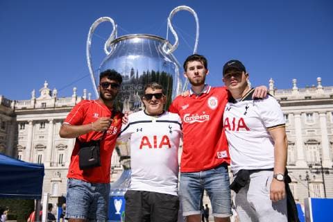 01 06 2019, xkvx, Football UEFA Champions League Final, Tottenham Hotspur FC Liverpool emspor, v l UEFA Champions League Trophy Trophy at the Royal Palace in Madrid Liverpool FC and Tottenham FC Fans DFL DFB REGULATIONS PROHIBIT ANY USE OF PHOTOGRAPHS as IMAGE SEQUENCES and or QUASI VIDEO Madrid