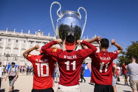 01 06 2019, xkvx, Football UEFA Champions League Final, Tottenham Hotspur FC Liverpool emspor, v l UEFA Champions League Trophy Trophy at the Royal Palace in Madrid Liverpool FC Fans Mohamed Salah FC Liverpool Fans Three Brothers from California USA in front of the DFL DFB REGULATIONS PROHIBIT ANY USE OF PHOTOGRAPHS as IMAGE SEQUENCES and or QUASI VIDEO Madrid
