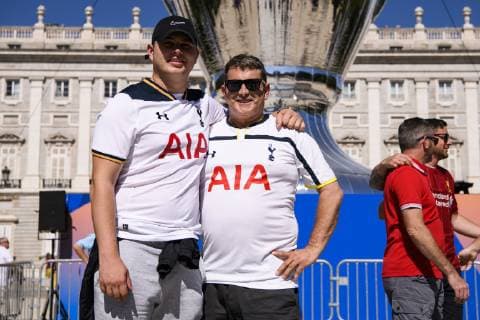 01 06 2019, xkvx, Football UEFA Champions League Final, Tottenham Hotspur FC Liverpool emspor, v l UEFA Champions League Trophy Trophy at the Royal Palace in Madrid Tottenham Hotspur Fans DFL DFB REGULATIONS PROHIBIT ANY USE OF PHOTOGRAPHS as IMAGE SEQUENCES and or QUASI VIDEO Madrid
