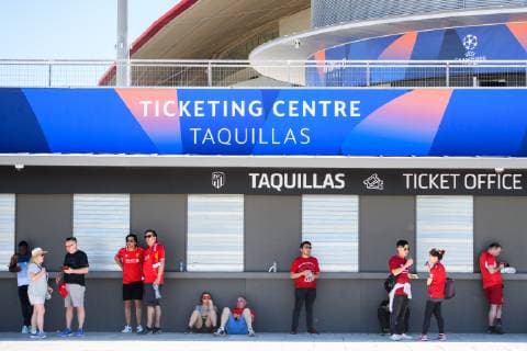 190601 Fans outside the Ticket Office prior to the UEFA Champions League final between Tottenham and Liverpool on June 1, 2019 in Madrid Photo Petter Arvidson BILDBYRAN kod PA 92302,  Copyright: PETTERxARVIDSON BB190601PA009