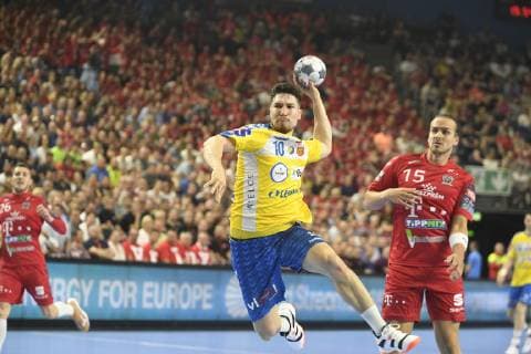 Alex Dujshebaev PGE Vive Kielce, left against Kent Robin Tönnesen Telekom Veszprem HC, handball, men, Velux EHF Final Four, 1 semi-final, Telekom Veszprem HC vs PGE Vive Kielce, 01 06 19 Cologne Lanxess Arena Nordrhein Westfalen Germany