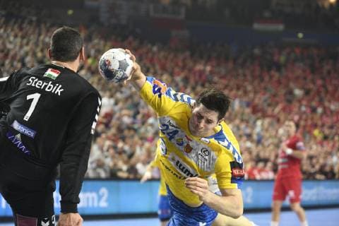 Marko Mamic PGE Vive Kielce flies Arpad Sterbik Telekom Veszprem HC past, handball, men, Velux EHF Final Four, 1 semi-final, Telekom Veszprem HC vs PGE Vive Kielce, 01 06 19 Cologne Lanxess Arena Nordrhein Westfalen Germany