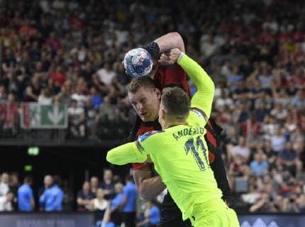 Dainis Kristopans HC Vardar vs. Lasse Andersson FC Barcelona Lassa , Handball, Men, Velux EHF Final Four, 2 Semifinals, FC Barcelona Lassa vs. HC Vardar Skopje, 01 06 19 Cologne Lanxess Arena Nordrhein Westfalen Germany