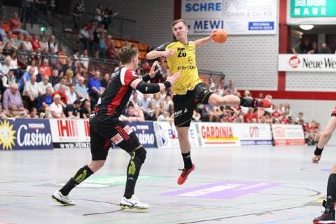 Jakob Knauer HSC 2000 Coburg 25 against Patryk Walczak TuS N Luebbecke 7 left, TuS N Luebbecke vs HSC 2000 Coburg, Handball, 2 Bundesliga, 01 06 2019, TuS N Luebbecke vs HSC 2000 Coburg, Handball, 2 Bundesliga, 01 06 2019 Luebbecke Copyright: xEibner-Pressefoto Strohdiekx ep_jsk
