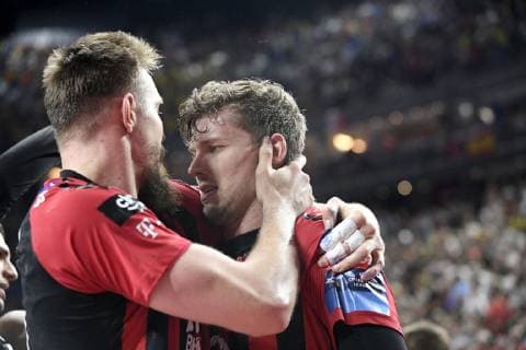 Gleb Kalarash HC Vardar takes Christian Dissinger HC Vardar, right after the victory in the arm, handball, men, Velux EHF Final Four, 2 semifinals, FC Barcelona Lassa vs. HC Vardar Skopje, 01 06 19 Cologne Lanxess Arena Nordrhein Westfalen Germany