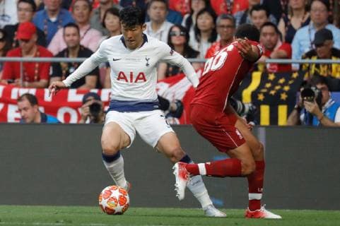 Tottenham s forward Song Heung-min (R) duels for the ball against Liverpool s defender Trent Alexander-Arnold (L) during the UEFA Champions League final between Tottenham Hotspur and Liverpool FC at Wanda Metropolitano stadium in Madrid, Spain, 01 June 2019. UCL Final 2019 - Tottenham Hotspur vs Liverpool FC !ACHTUNG: NUR REDAKTIONELLE NUTZUNG!  Copyright: xJuanjoxMartínx GRAF2190 20190601-636950209907652560
