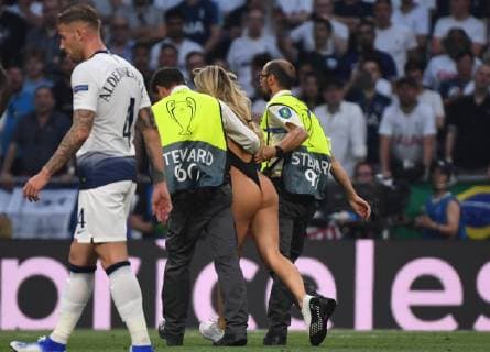 01 06 2019, xkvx, Soccer UEFA Champions League Final, Tottenham Hotspur FC Liverpool emspor, v l Speedster on the pitch DFL DFB REGULATIONS PROHIBIT ANY USE OF PHOTOGRAPHS as IMAGE SEQUENCES and or QUASI VIDEO Madrid
