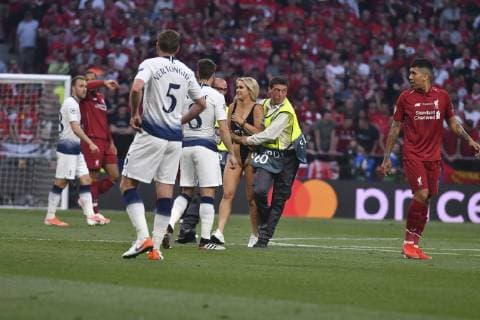 Football - 2019 UEFA Champions League Final - Liverpool vs. Tottenham Hotspur female pics invader, at Wanda Metropolitano, Madrid. COLORSPORT WINSTON BYNORTH 
