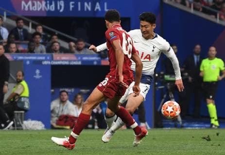 01 06 2019, xkvx, Football UEFA Champions League Final, Tottenham Hotspur FC Liverpool emspor, v l Trent Alexander Arnold FC Liverpool , Heung Min Son Tottenham Hotspur DFL DFB REGULATIONS PROHIBIT ANY USE OF PHOTOGRAPHS as IMAGE SEQUENCES and or QUASI VIDEO Madrid