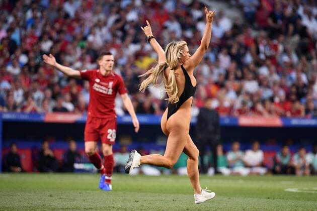 Sport Themen der Woche KW22 Sport Bilder des Tages Photo Alfredo Falcone - LaPresse01 06 2019 Madrid (spain SoccerLiverpool - TottenhamFinal Uefa Champions League 2018 2019 - Wanda Metropolitano Stadium of MadridIn the pic: field invasion by a fan  Copyright: xAlfredoxFalcone LaPressex