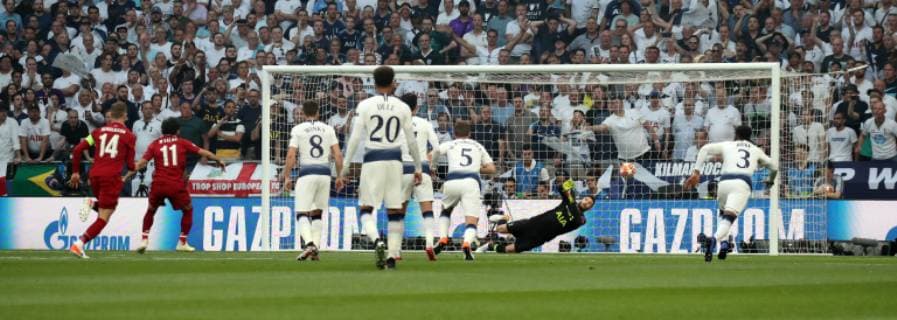 UEFA Champions League Final 2019 Tottenham Hotspurs FC Liverpool Spain, Madrid, 01 06 2019, Soccer, UEFA Champions League, Season 2018 2019, Final in Madrid, Tottenham Hotspurs FC Liverpool Mohammed Salah FC Liverpool meets 0 1 penalty against Hugo Loris Tottenham Hotspurs , DFL DFB REGULATIONS PROHIBIT ANY USE OF PHOTOGRAPHS ASAGE SEQUENCES AND OR QUASI VIDEO