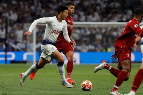 Tottenham s forward Heung-Min Son (L) duels for the ball against Liverpool s forward Roberto Firmino (C) during the UEFA Champions League final between Tottenham Hotspur and Liverpool FC at Wanda Metropolitano stadium in Madrid, Spain, 01 June 2019. UCL Final 2019 - Tottenham Hotspur vs Liverpool FC !ACHTUNG: NUR REDAKTIONELLE NUTZUNG!  Copyright: xJuanjoxMartínx GRAF2233 20190601-636950230268185763