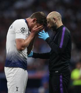 Tottenham Hotspur v Liverpool UEFA Champions League Final Jan Vertonghen receives treatment during the UEFA Champions League Final at the Wanda Metropolitano Stadium, Madrid Content Not Available For UK Newspapers Copyright: xPaulxChestertonx FIL-13310-0127