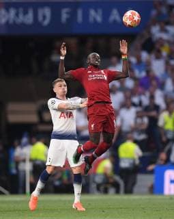FUSSBALL CHAMPIONS LEAGUE SAISON 2018 2019 FINALE Tottenham Hotspur - FC Liverpool 01.06.2019 Sadio Mane (re, FC Liverpool) gegen Kieran Trippier (li, Tottenham Hotspur) 