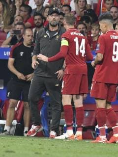 Football - 2019 UEFA Champions League Final - Liverpool vs. Tottenham Hotspur Liverpool manager Jurgen Klopp & Jordan Henderson of Liverpool on the touchline, at Wanda Metropolitano, Madrid. COLORSPORT WINSTON BYNORTH 