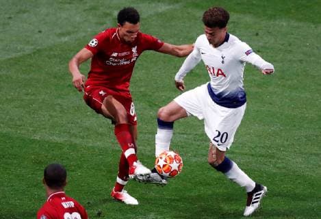 Tottenham s midfielder Delle ALi (R) duels for the ball against Liverpool s defender Trent Alexander-Arnold (L) during the UEFA Champions League final between Tottenham Hotspur and Liverpool FC at Wanda Metropolitano stadium in Madrid, Spain, 01 June 2019. UCL Final 2019 - Tottenham Hotspur vs Liverpool FC !ACHTUNG: NUR REDAKTIONELLE NUTZUNG!  Copyright: xJuanxCarlosxHidalgox GRAF2255 20190601-636950248816375568